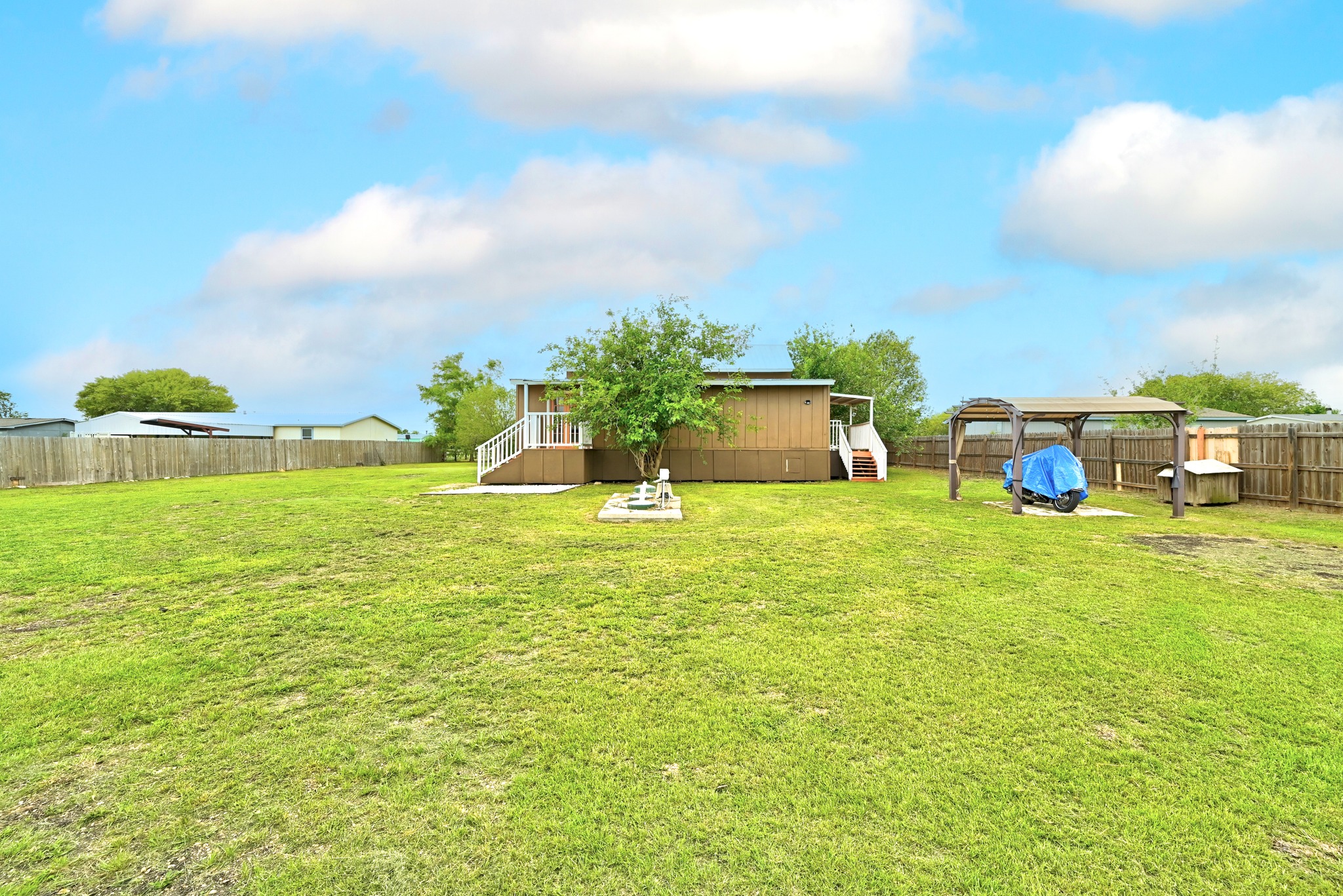 320 Sunset Ridge Maxwell, TX 78656 - Photo 30 of 32 a front view of a house with a garden