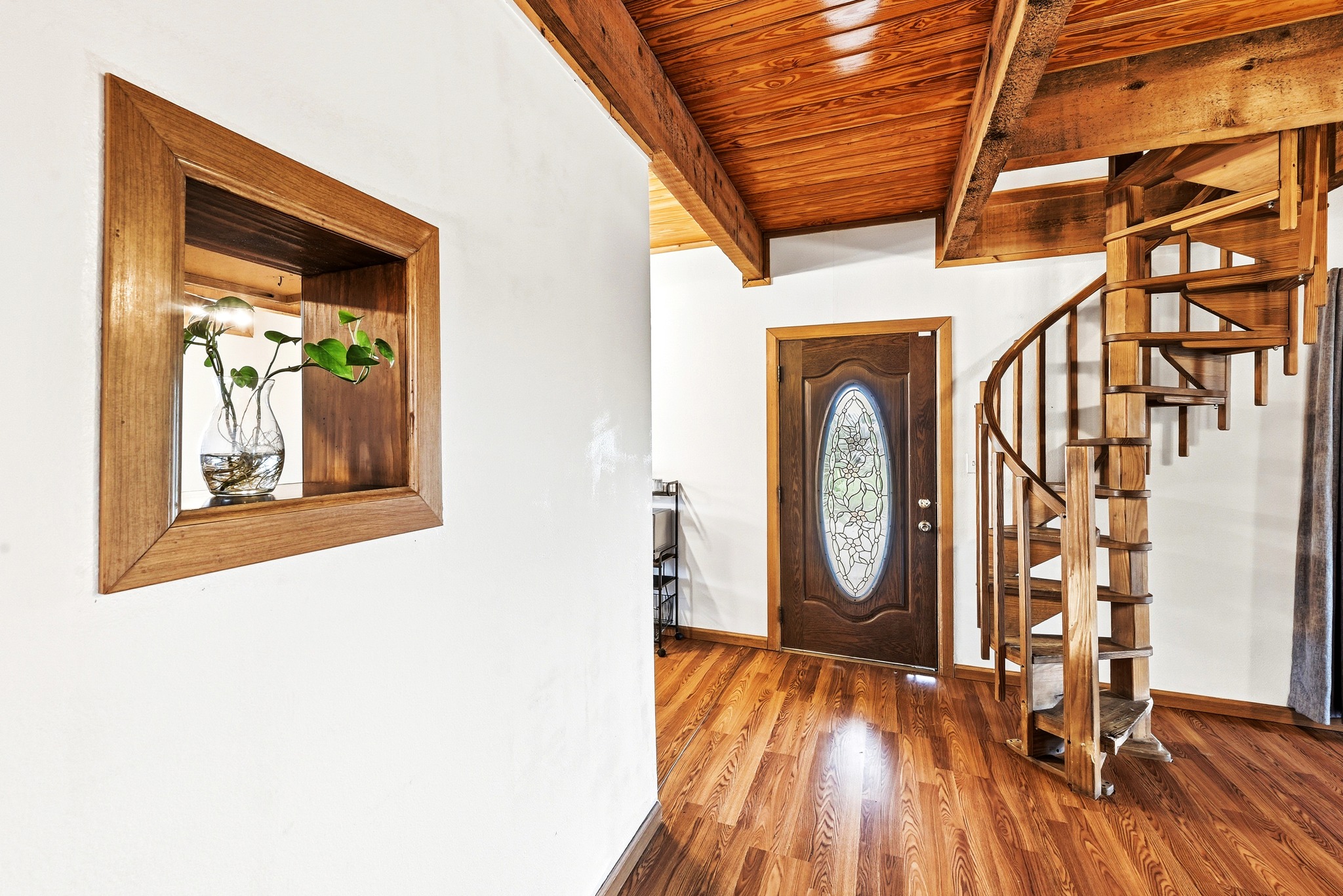 320 Sunset Ridge Maxwell, TX 78656 - Photo 10 of 32 a view of an entryway with wooden floor