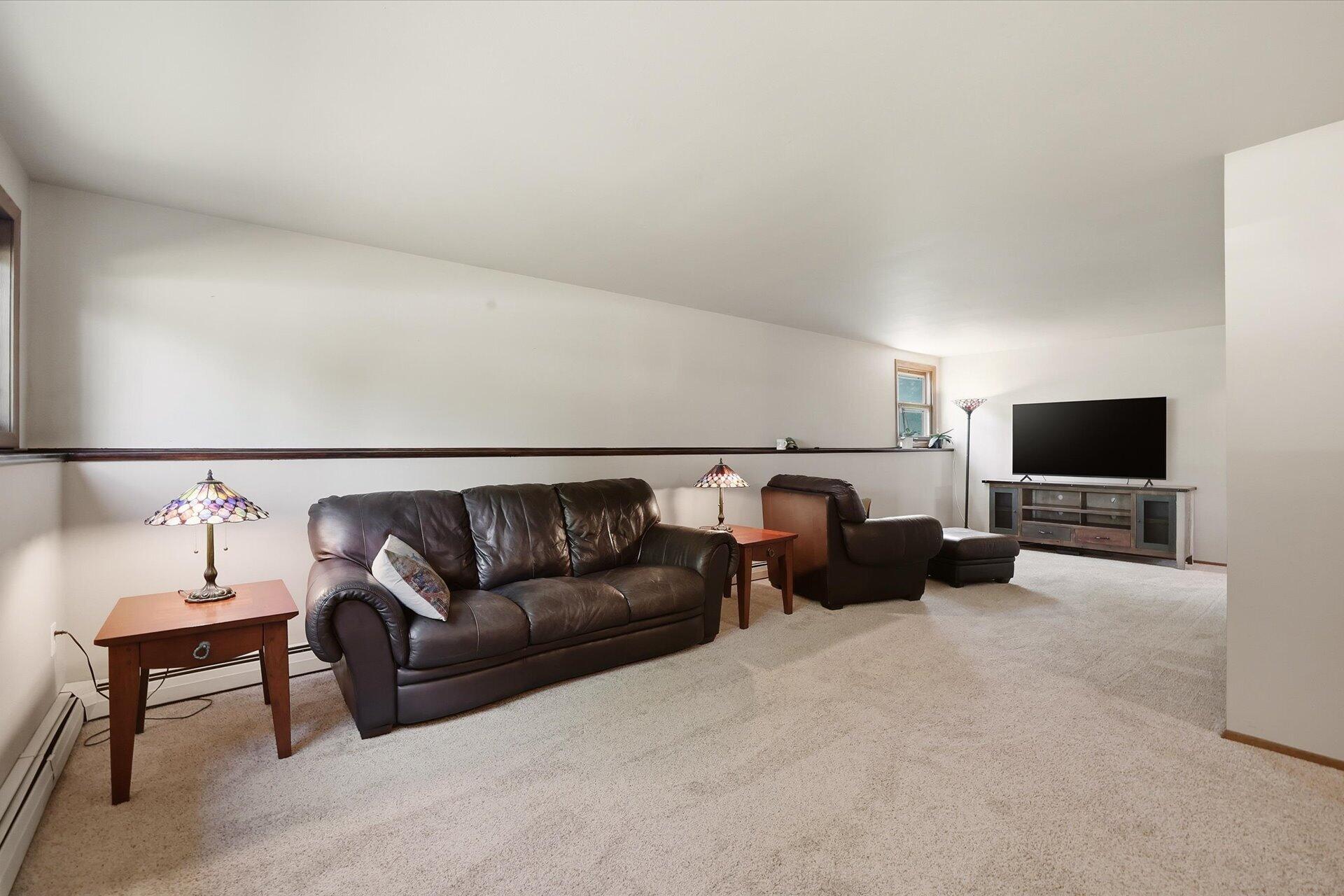 6085 Trail Ridge Drive Greendale, WI 53129 - Photo 17 of 34 Living Room