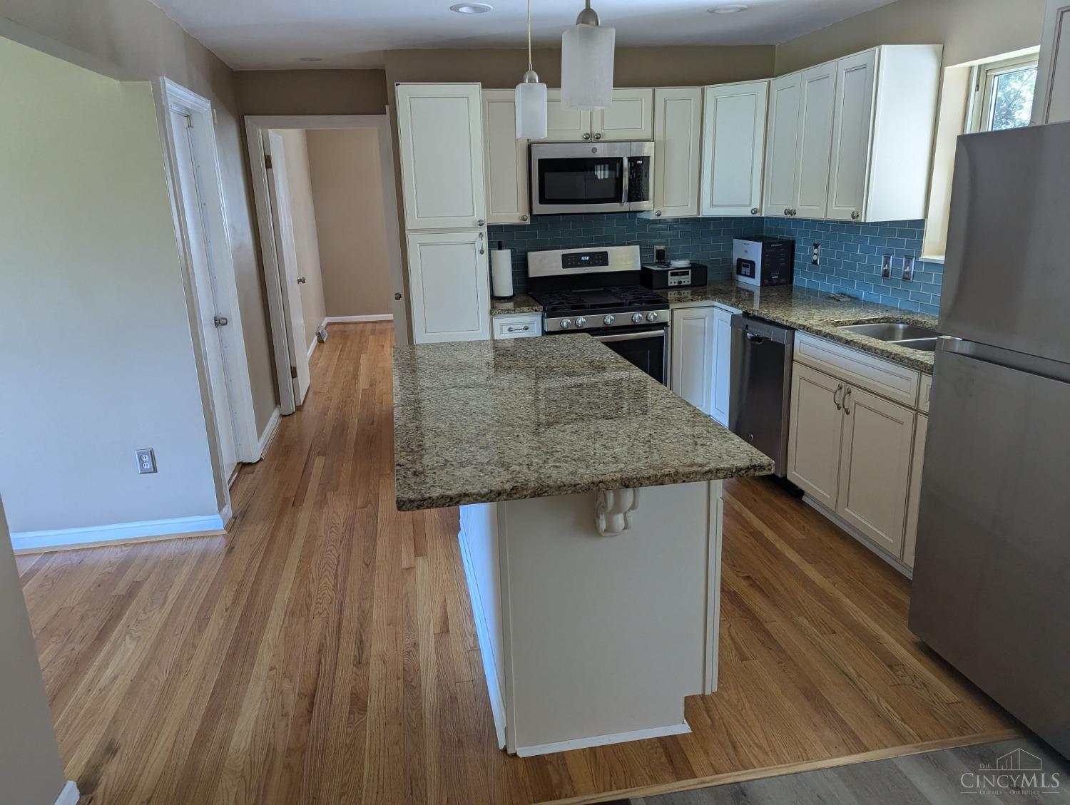 3705 Poole Road Cincinnati, OH 45251 - Photo 5 of 28 Gallery Image 5