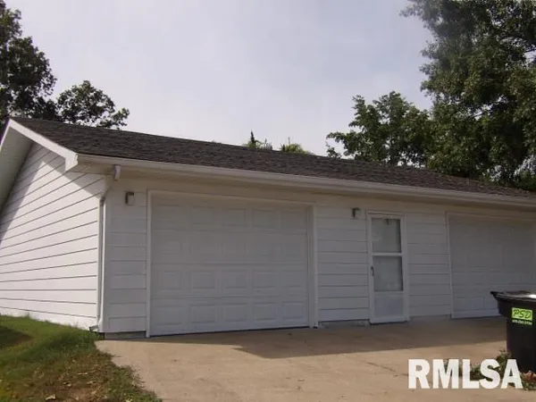 $180,000 | 736 North Mill Street, Carrier Mills, IL 62917