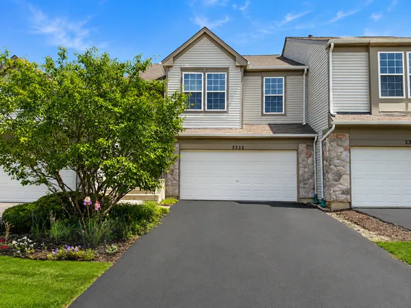 $2,600 | 3322 Bromley Lane, Aurora, IL 60502