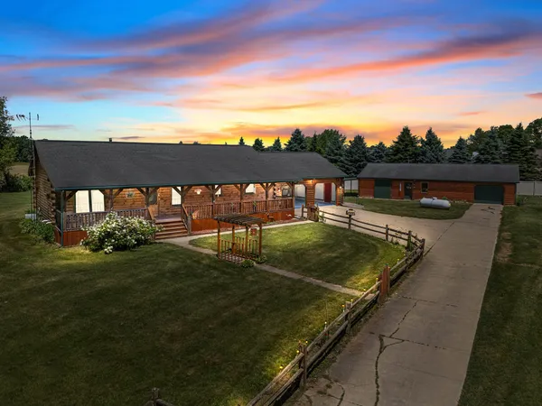 $399,999 | 7470 Moreland Road, Jonesville, MI 49250