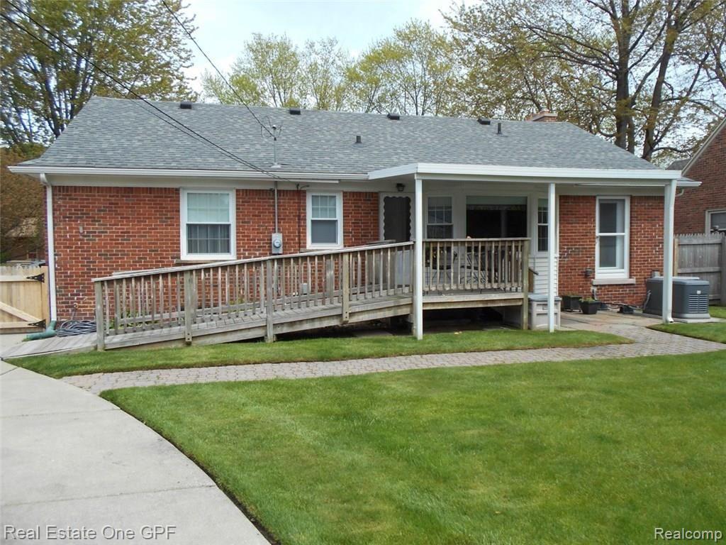 643 Barrington Road Grosse Pointe, MI 48230 - Photo 30 of 30 30 DSCN2098.JPG