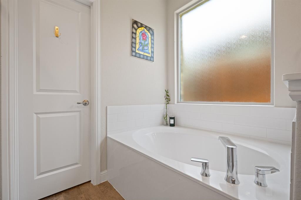 5709 Round Hl Road Denton, TX 76210 - Photo 19 of 31 a bathroom with a tub and a sink