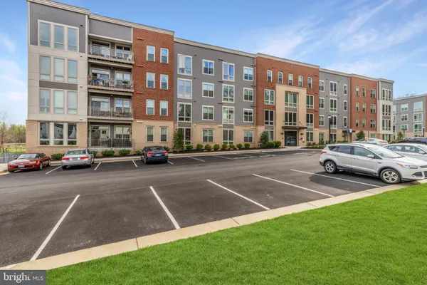 $649,950 | 6101 Fairview Farm Drive, Unit 207, Alexandria, VA 22315