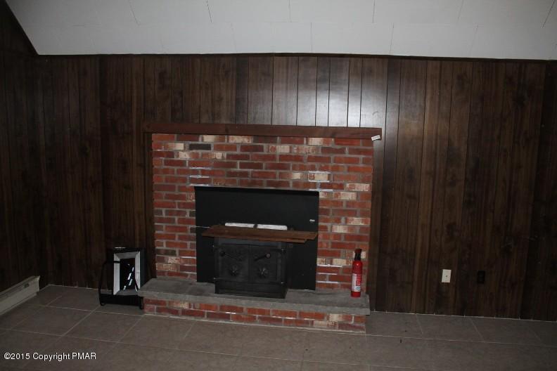 1561 Clover Road Long Pond, PA 18334 - Photo 2 of 8 Living room