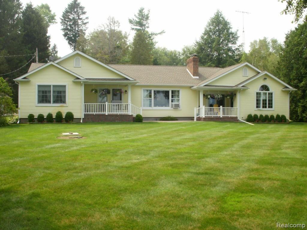 3109 Lakeshore Road Lexington, MI 48450 - Photo 1 of 27 P3210021.jpg