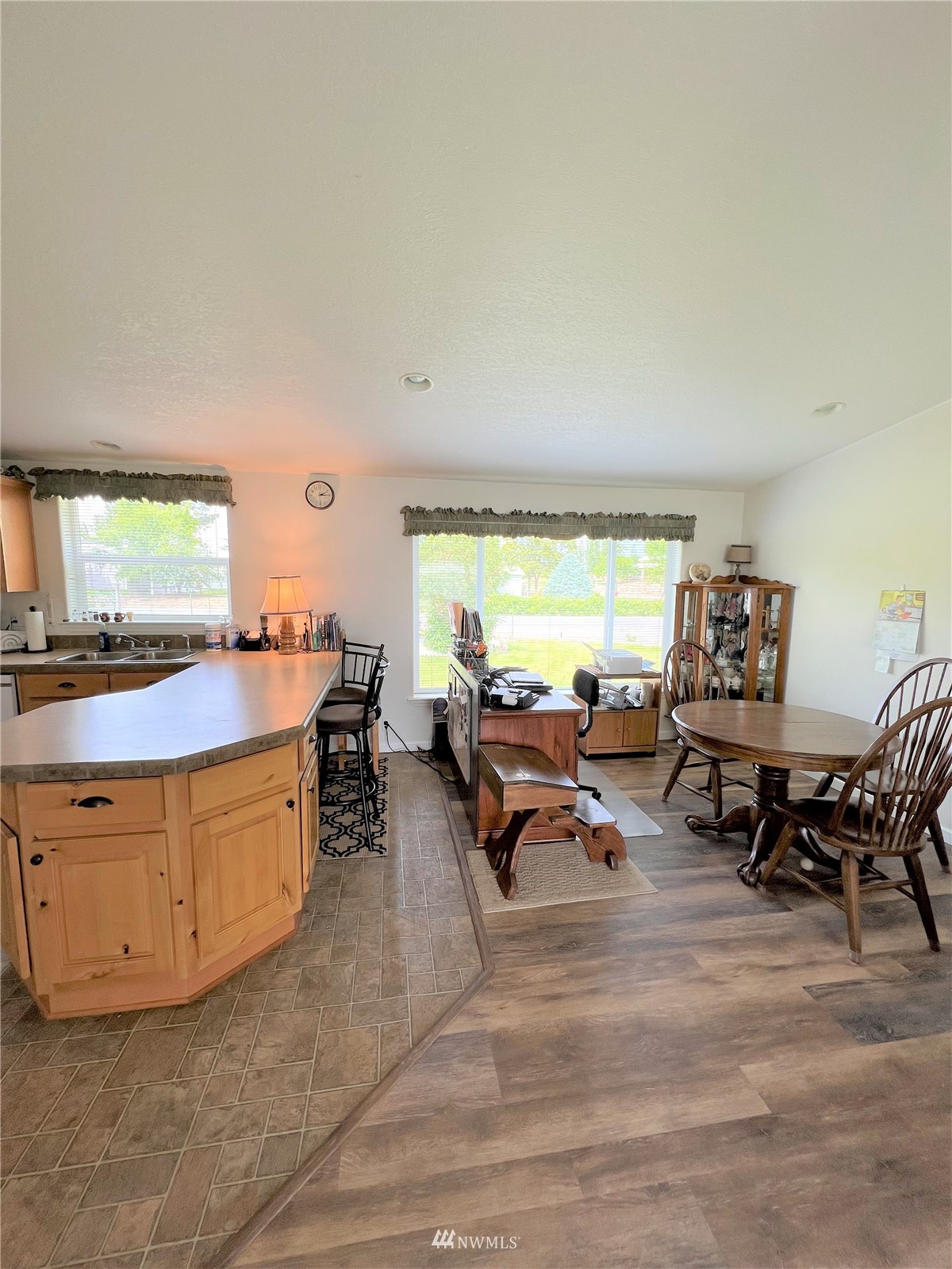 138 Miller Road Omak, WA 98841 - Photo 12 of 39 a living room with furniture and a large window