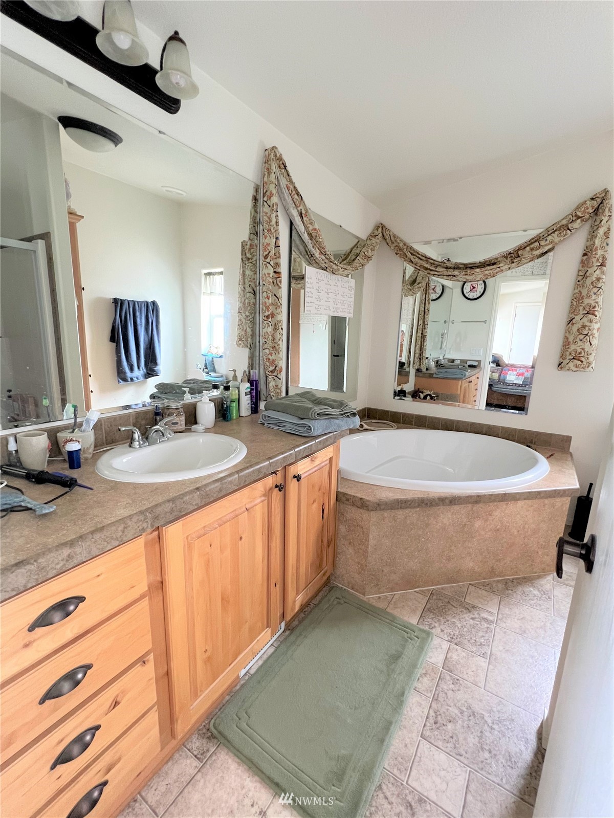 138 Miller Road Omak, WA 98841 - Photo 21 of 39 a spacious bathroom with a tub sink and mirror