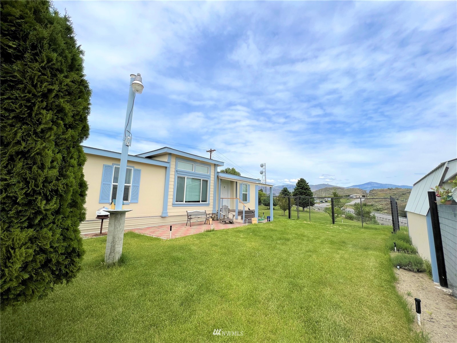 138 Miller Road Omak, WA 98841 - Photo 36 of 39 a front view of a house with garden