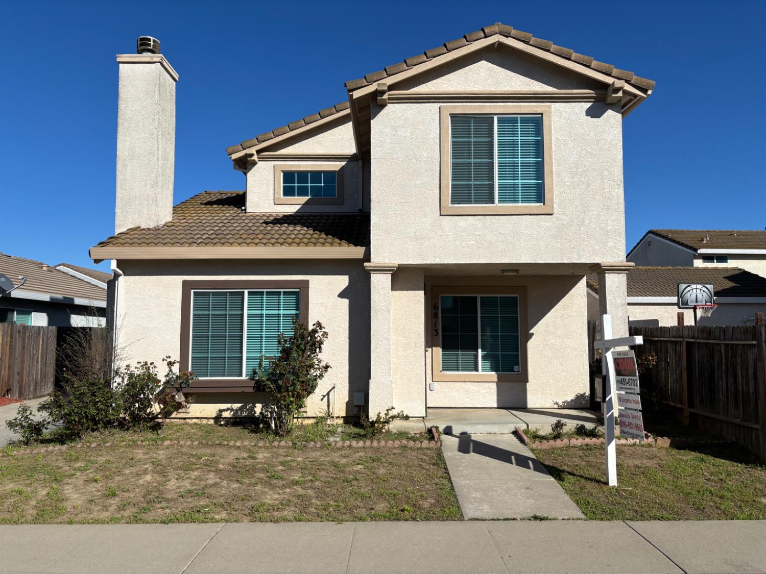 6813 Springridge Way Elk Grove, CA 95758 - Photo 26 of 26 a front view of a house with garden