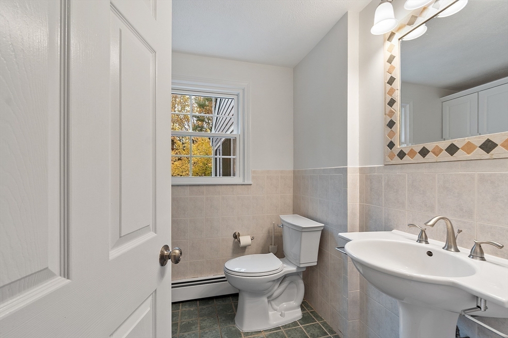 22 Selfridge Road Bedford, MA 01730 - Photo 12 of 27