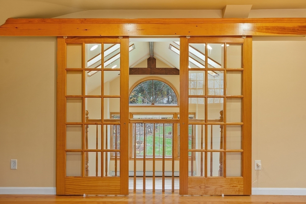 22 Selfridge Road Bedford, MA 01730 - Photo 5 of 27