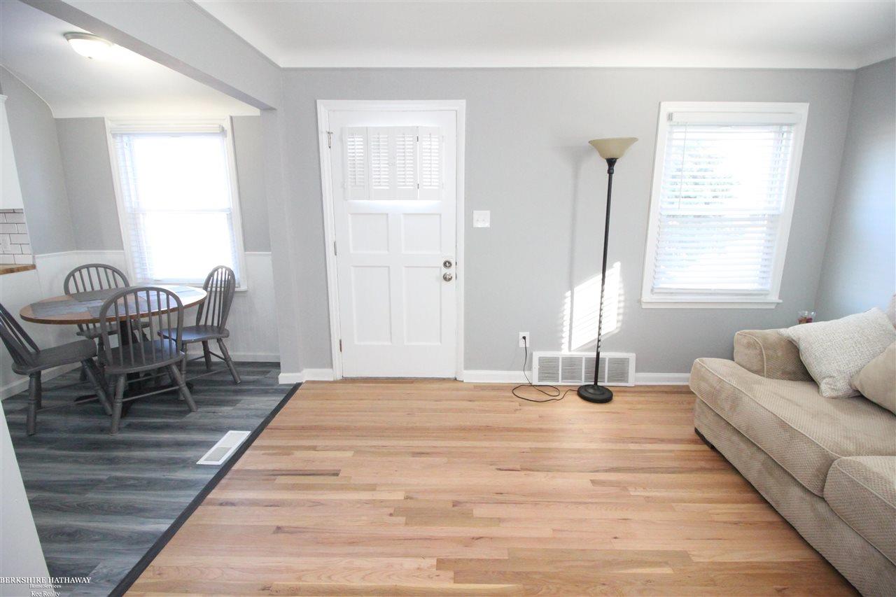 18118 Stephens Road Eastpointe, MI 48021 - Photo 3 of 25 50062893-2.JPG