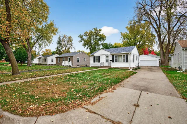 $329,900 | 3533 Wyoming Avenue South, St. Louis Park, MN 55426