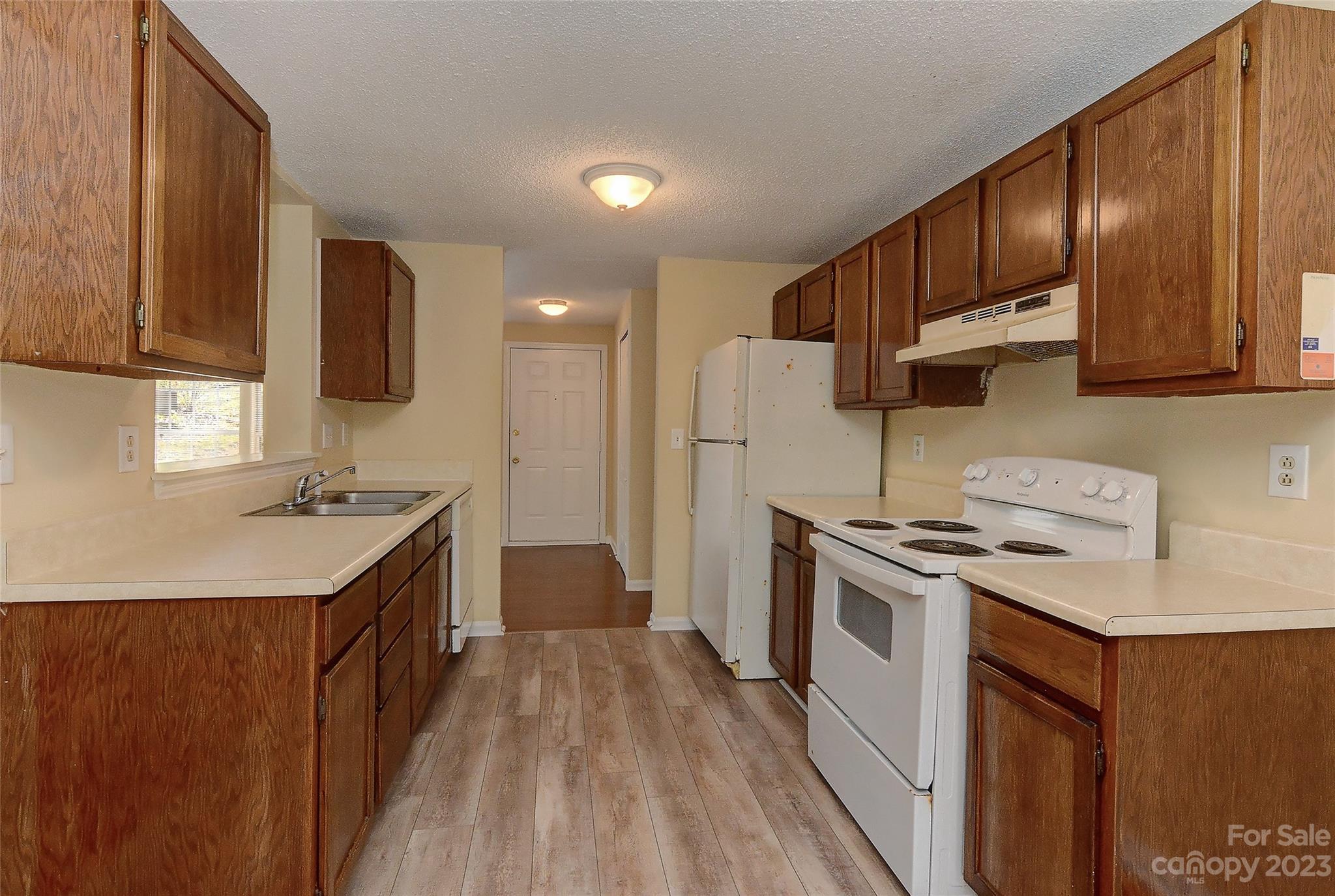 6836 Shiloh Ridge Lane Charlotte, NC 28212 - Photo 12 of 30 a kitchen with a sink stove and refrigerator