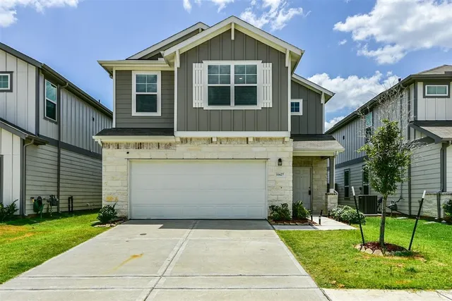 $2,200 | 11627 Braemar Village Drive, Tomball, TX 77375