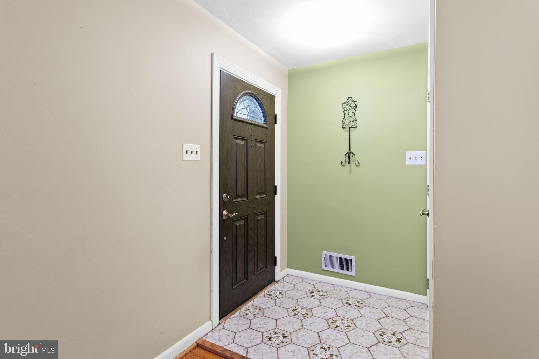 143 Ridgefield Road Newtown Square, PA 19073 - Photo 4 of 42 Tiled foyer area!
