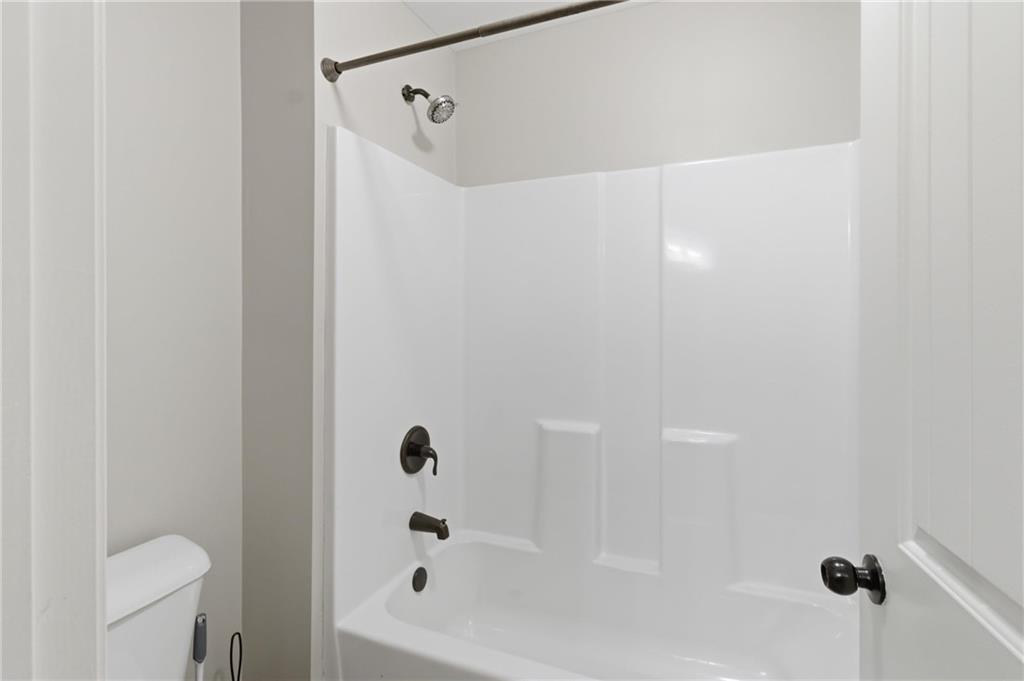 37 Farmstead Way Senoia, GA 30276 - Photo 64 of 121 a bathroom with a bathtub and a toilet