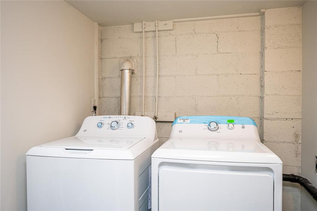 3154 Oakcliff Road Northwest Atlanta, GA 30311 - Photo 38 of 41 a utility room with dryer and washer