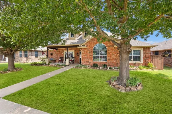 $343,000 | 207 Red Wolf Lane, Red Oak, TX 75154