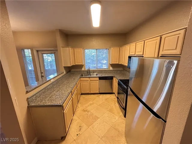 $1,495 | 5250 South Rainbow Boulevard, Unit 2040, Las Vegas, NV 89118