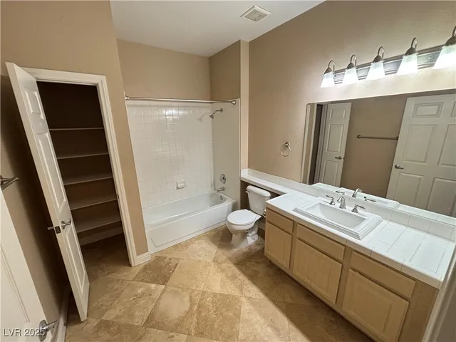 $1,495 | 5250 South Rainbow Boulevard, Unit 2040, Las Vegas, NV 89118