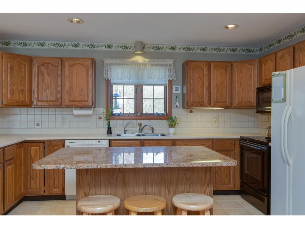 1220 Dunbarton Road Manchester, NH 03102 - Photo 9 of 36