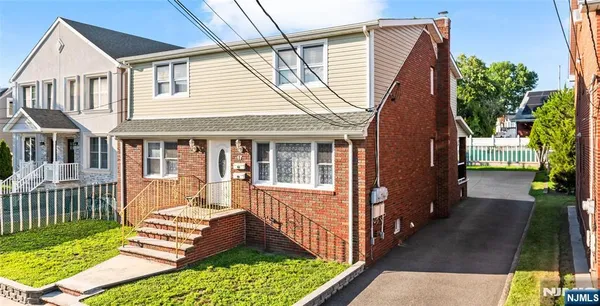 $869,000 | 17 Kossuth Street, Wallington, NJ 07057