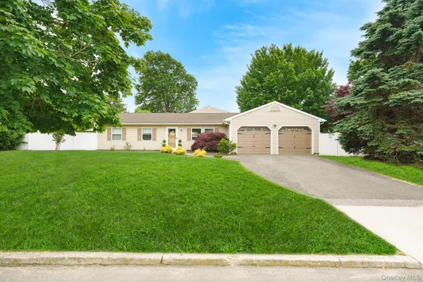 $575,000 | 2 Michael Avenue, Bellport, NY 11713