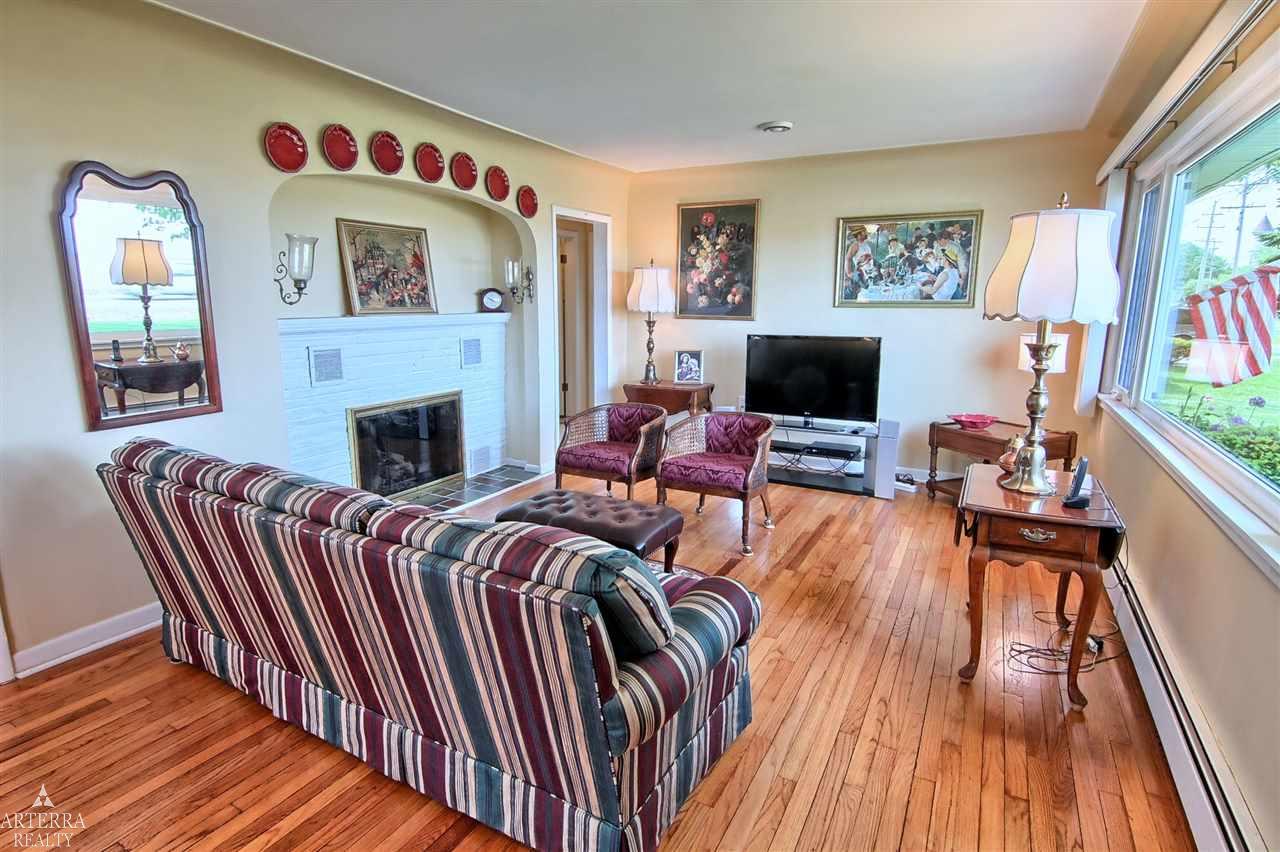 6395 Dyke Road Algonac, MI 48001 - Photo 16 of 26 Living Room