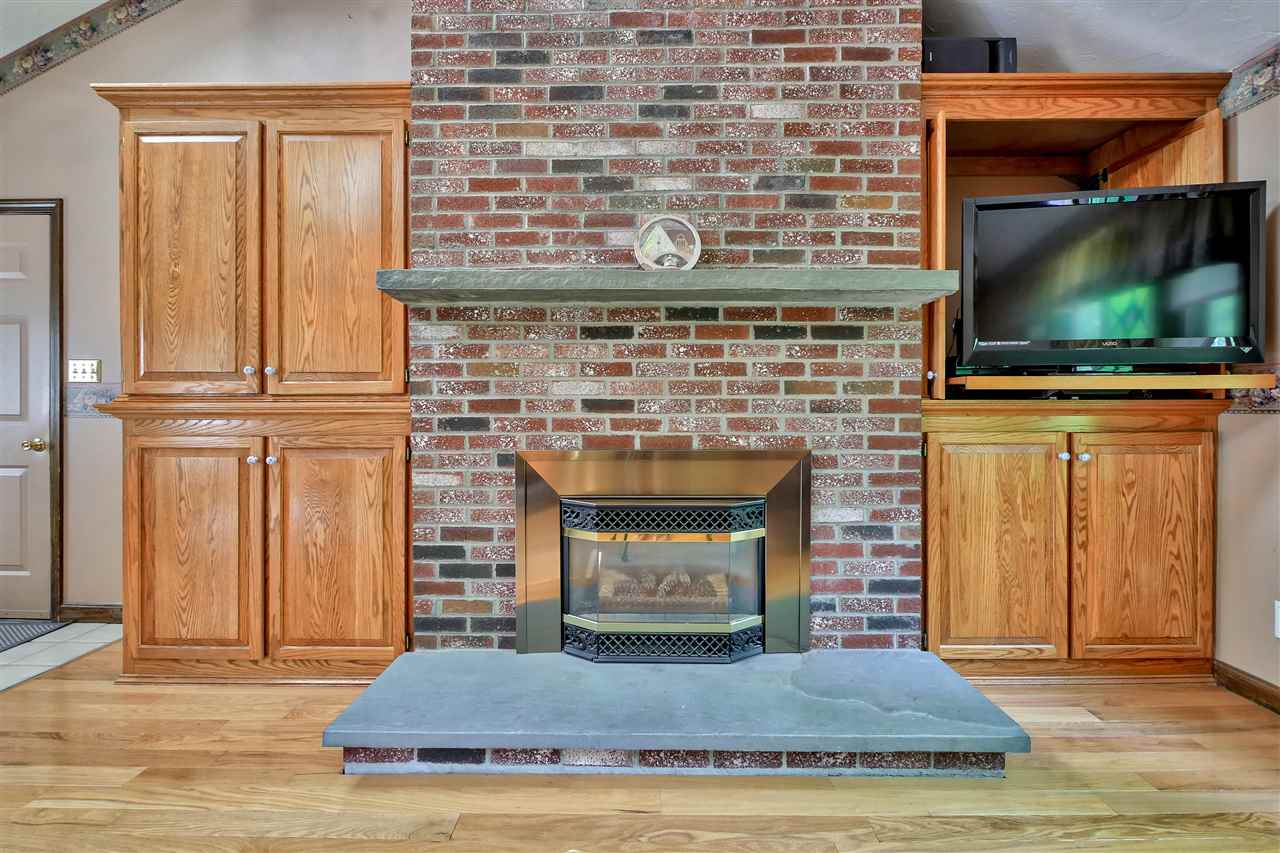 17 Coventry Road Atkinson, NH 03811 - Photo 4 of 38