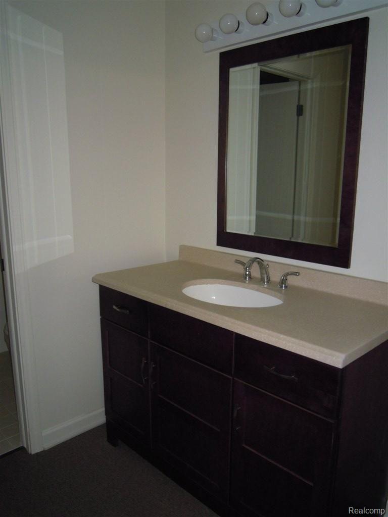 4888 Rolling Ridge Road West Bloomfield, MI 48323 - Photo 21 of 25 Basement bath