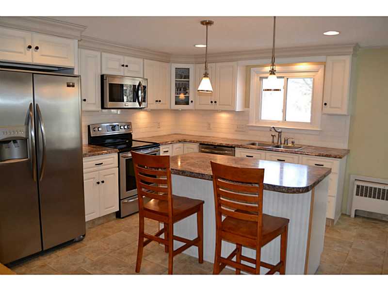 375 New Meadow Road Barrington, RI 02806 - Photo 5 of 16 Kitchen.