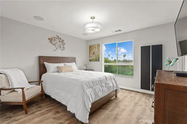 $700,000 | 14840 West Maple Terrace, Los Angeles, CA 91402