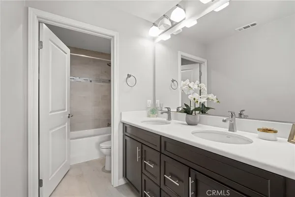 $700,000 | 14840 West Maple Terrace, Los Angeles, CA 91402