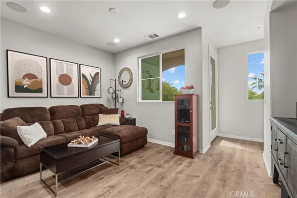 $700,000 | 14840 West Maple Terrace, Los Angeles, CA 91402