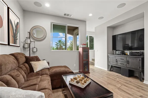$700,000 | 14840 West Maple Terrace, Los Angeles, CA 91402