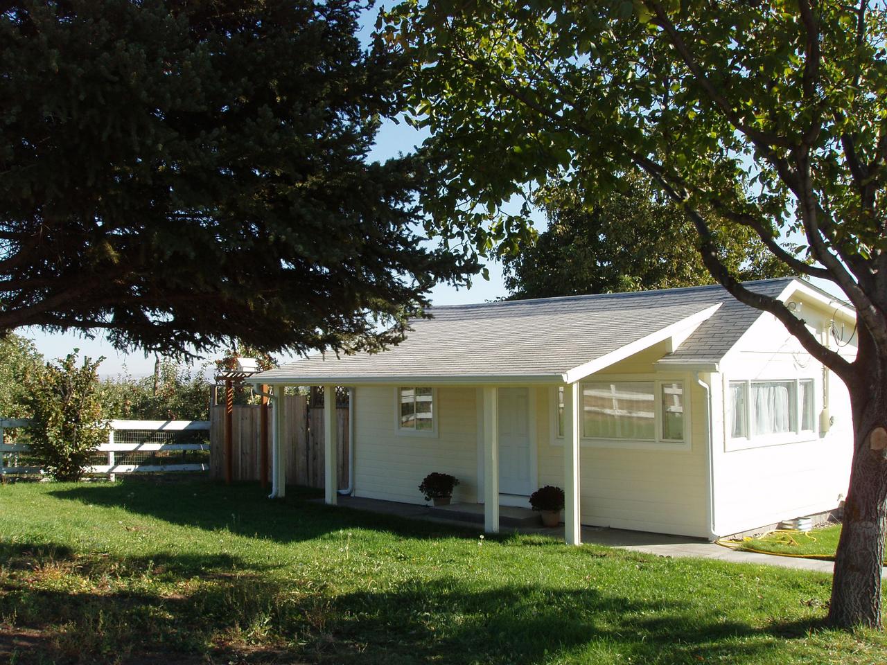 14840 Summitview Ext Road Yakima, WA 98908 - Photo 1 of 19 a view of a back yard
