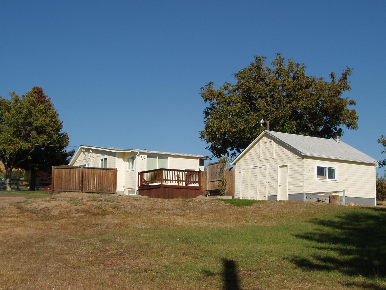 14840 Summitview Ext Road Yakima, WA 98908 - Photo 5 of 19 a view of a house with a yard and garage