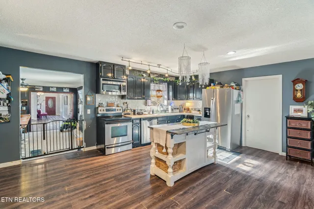 $299,900 | 3607 Airport Road, Rockwood, TN 37854