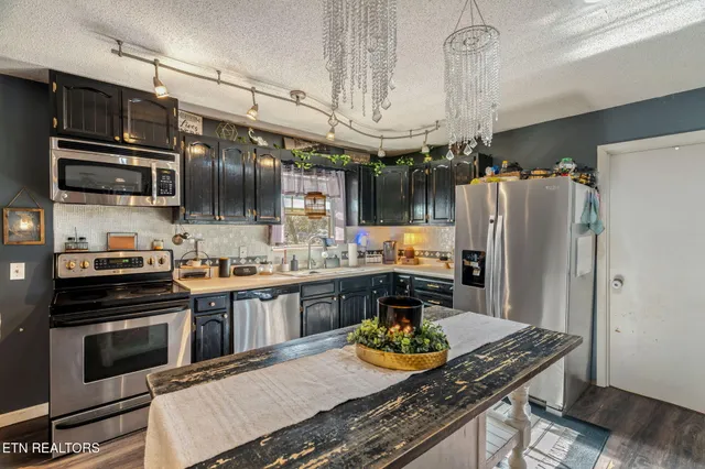 $299,900 | 3607 Airport Road, Rockwood, TN 37854