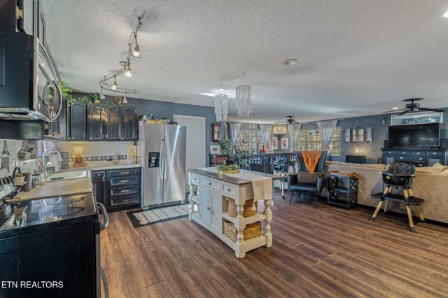 $299,900 | 3607 Airport Road, Rockwood, TN 37854