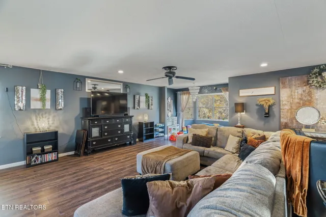 $299,900 | 3607 Airport Road, Rockwood, TN 37854