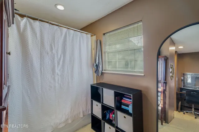 $299,900 | 3607 Airport Road, Rockwood, TN 37854