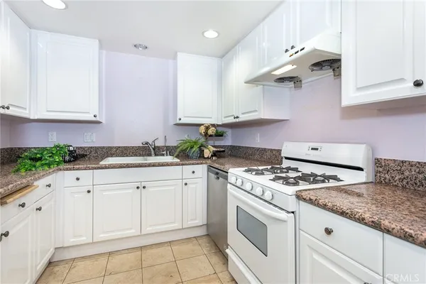 $939,000 | 580 West Main Street, Unit 323, Alhambra, CA 91801