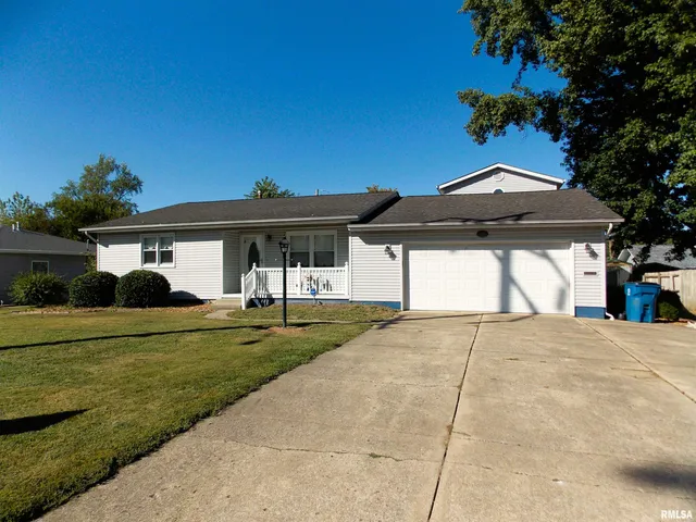 $174,900 | 1722 Frazier Avenue, Centralia, IL 62801