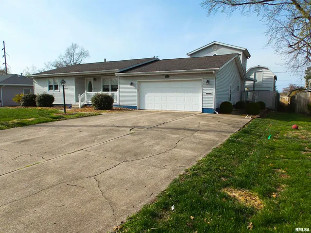 $174,900 | 1722 Frazier Avenue, Centralia, IL 62801
