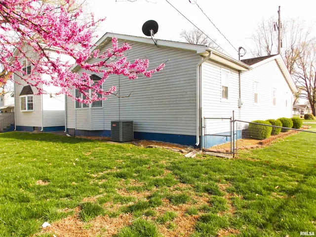 $174,900 | 1722 Frazier Avenue, Centralia, IL 62801